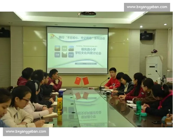 两黄一红引领新风尚解析及背后文化与艺术价值探讨 两黄一红引领新风尚解析及背后文化与艺术价值探讨